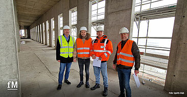 Baustellenbesuch in Hamburg-Überseequartier: Sports Club Geschäftsführer Alexander Sosa (Zweiter von links) macht sich ein Bild vor Ort.