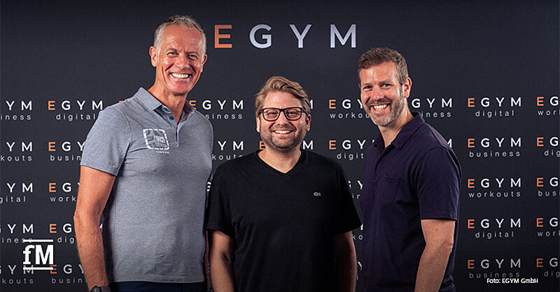 PRIME TIME fitness und EGYM schließen Partnerschaft: Henrick Gockel (PRIME TIME fitness), Philipp Roesch-Schlanderer (EGYM), Nicolas Stadtelmeyer (EGYM Wellpass) freuen sich über die neue Kooperation (v.l.)