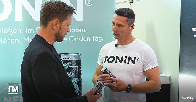 Carsten Dehmlow (rechts), einer der drei Geschäftsführer der Precovery Global Group GmbH, im Gespräch mit fMi Redakteur Jürgen Wolff auf dem Aufstiegskongress 2022 in Mannheim.