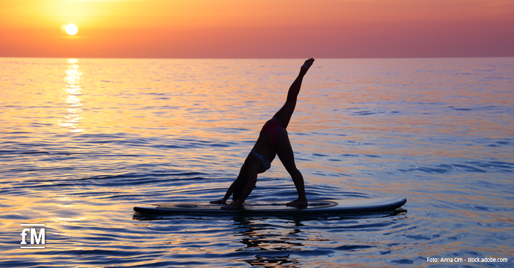 SUP Übungen: Yoga auf dem Stand Up Paddle Board 