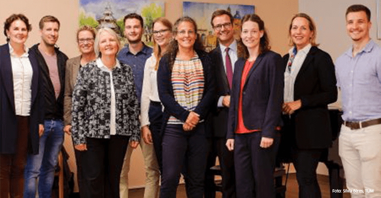 Gemeinsam für Fitness und Gesundheit auch im hohen Alter: Das Team des wissenschaftlichen Pilotprojekts 'Bestform. Sport kennt kein Alter'.
