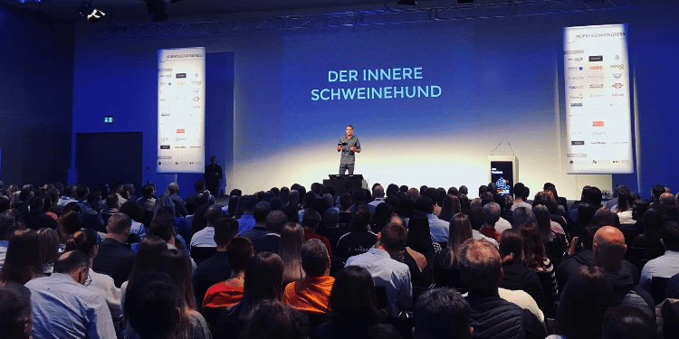 Jan Frodeno im Mittelpunkt des Interesses beim Aufstiegskongress 2019