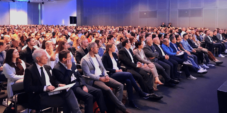 Alle Augen auf Ironman-Weltmeister Jan 'Frodo' Frodeno beim Aufstiegskongress 2019