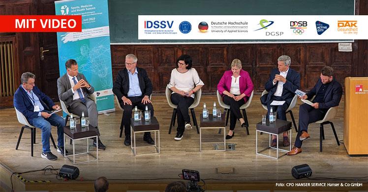 Das Podium des Gipfeltreffens 'Bewegung auf Rezept?!' u. a. mit: Joachim Becker, Bundesministerium für Gesundheit, Kerstin Holze, Vizepräsidentin DOSB, Tanja Obst, DAK-Gesundheit, Sportmediziner Prof. Dr. med. Klaus-Michael Braumann und Christoph Holstein, Sportstaatsrat der Hamburger Behörde für Inneres und Sport.