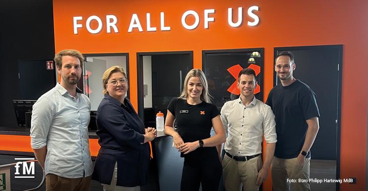 V.l.n.r.: Alexander Wulf (Pressesprecher DSSV e. V.), Jutta Keinath (Chief Communications Officer), Jasmin Ritter (Studioleitung), Philipp Hartewig (MdB) und Tom Andrä (Bereichsleiter) am #BEACTIVE DAY 2023 im FitX Leipzig-Neulindenau