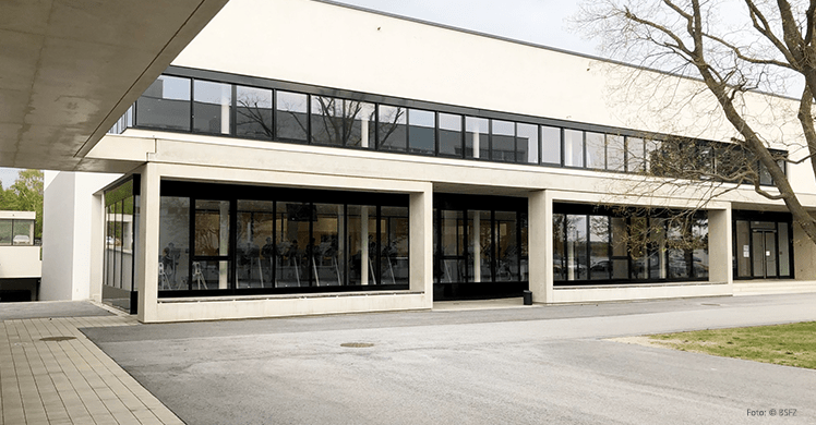 Das DHfPG-Studienzentrum Österreich befindet sich auf dem Campus des Bundessport- und Freizeitzentrums (BSFZ) Südstadt am Rande Wiens.