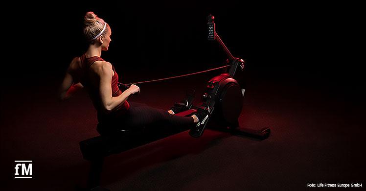 Zwei neue Cardiogeräte von Life Fitness: Life Fitness Heat Row und Life Fitness Heat Performance Row.