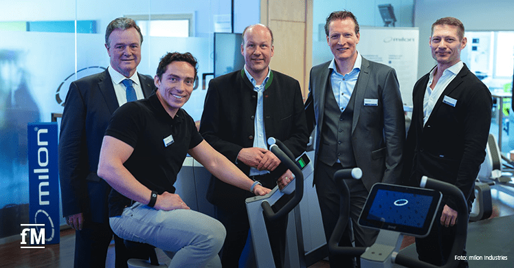 Gruppenbild auf der milon Hausmesse 2020 (von links): Michael Müller (Bürgermeister Emersacker), Wolf Harwath, Martin Sailer (Landrat Landkreis Augsburg), milon CEO Bernd Reichle und Andreas Kreil (Vertriebsleitung milon)