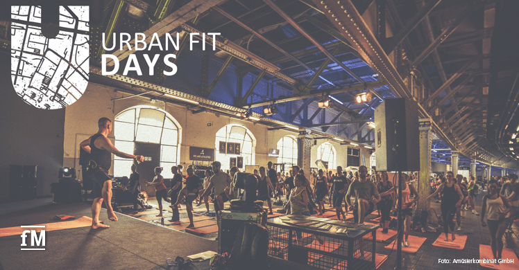Trainer auf der Bühne bei den Urban Fit Days Berlin.