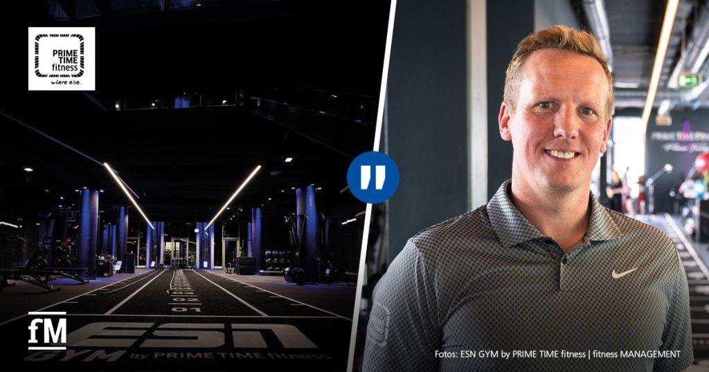 Zweiteiliges Bild: Links der moderne Functional-Bereich im ESN GYM by PRIME TIME fitness mit Sprintbahn, rechts Studiobetreiber Nils Kuprat im Interviewsetting im Gym.