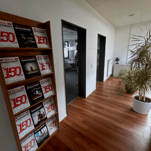 fMi Ausgaben im Büro von fitness MANAGEMENT & DSSV im Selbach-Haus in Hamburg Marmstorf