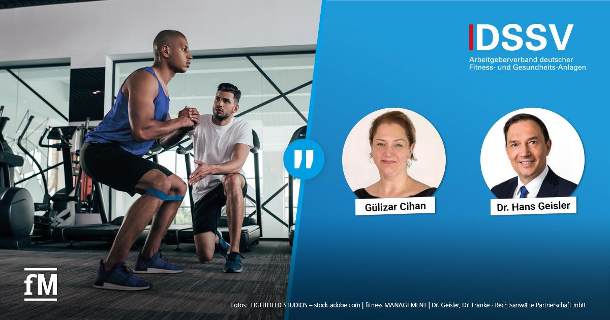 Ein Fitnesstrainer betreut einen Sportler bei einer Übung im Fitnessstudio. Rechts im Bild sind die Porträtfotos von Gülizar Cihan und Dr. Hans Geisler mit Namen eingeblendet, darüber das Logo des DSSV – Arbeitgeberverband deutscher Fitness- und Gesundheits-Anlagen.