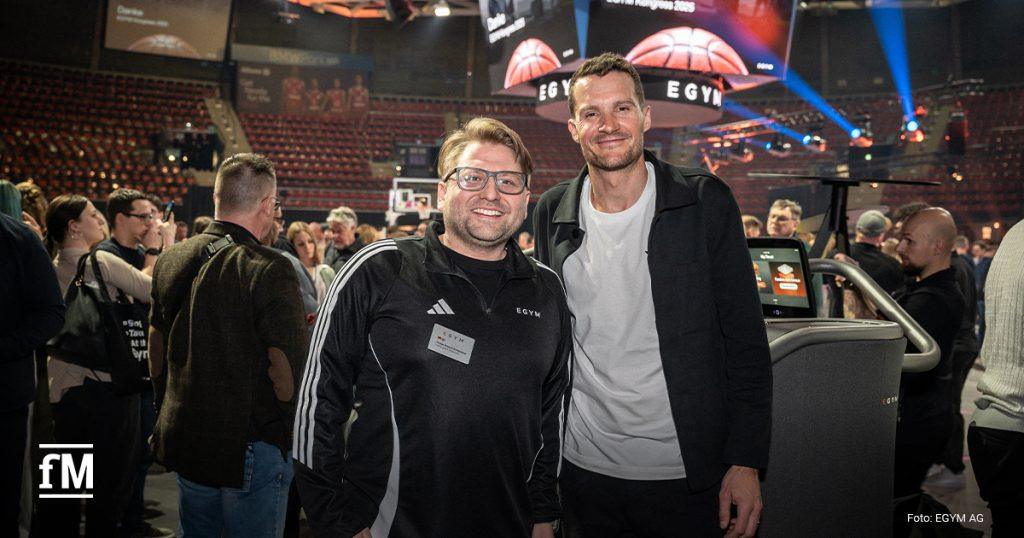 EGYM CEO Philipp Roesch-Schlanderer mit Triathlon-Olympiasieger Jan Frodeno