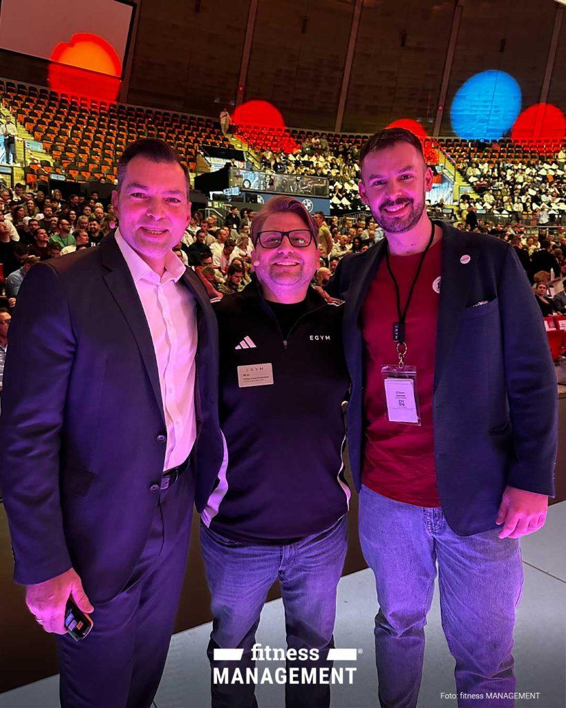 EGYM Kongress 2025 (von links): Jan Scherzer, Philipp Roesch-Schlanderer und Janosch Marx im BMW Park München