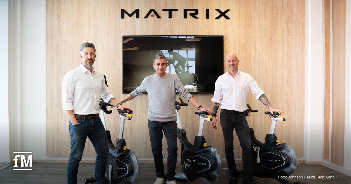 Viel Know-how für Matrix Fitness: Marco Lénárt (links) und Patrick Klein (rechts) sind neu im Indoor-Cycling-Team, sehr zur Freude von Managing Director Ulfert Böhme (Bildmitte)