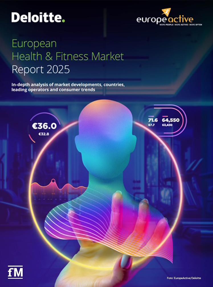 Titelbild des „European Health & Fitness Market Report 2025“ von Deloitte und EuropeActive. Im Zentrum steht ein stilisierter, farbenfroher menschlicher Oberkörper in futuristischem 3D-Look, dessen Konturen regenbogenartig leuchten. Eine durchsichtige Hand greift von unten nach dem digitalen Abbild. Im Hintergrund ist ein dunkler Fitnessstudio-Raum zu erkennen. Links oben befinden sich die Logos von Deloitte und EuropeActive.