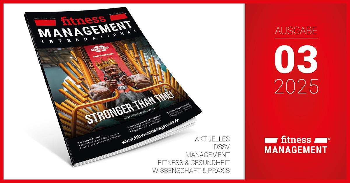 Titelbild der Zeitschrift 'fitness MANAGEMENT international'. Ein muskulöser Mann mit Krone sitzt vor gelben Fitnessgeräten. Der Slogan lautet 'Stronger than time!'. Rechts steht: 'Ausgabe 03/2025'.