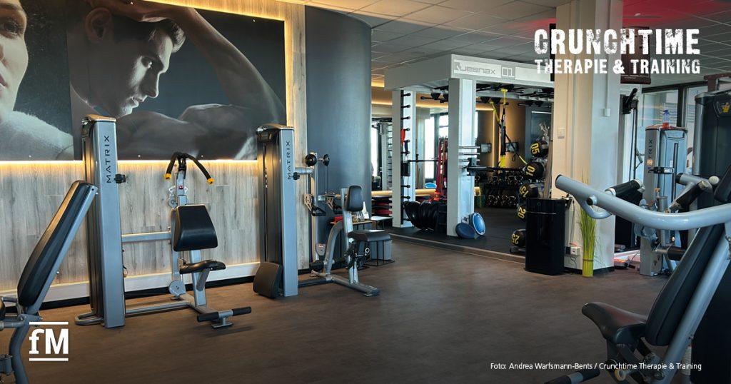 Das Crunchtime Therapie & Training mit moderner Innenausstattung und hellem Lichtkonzept.