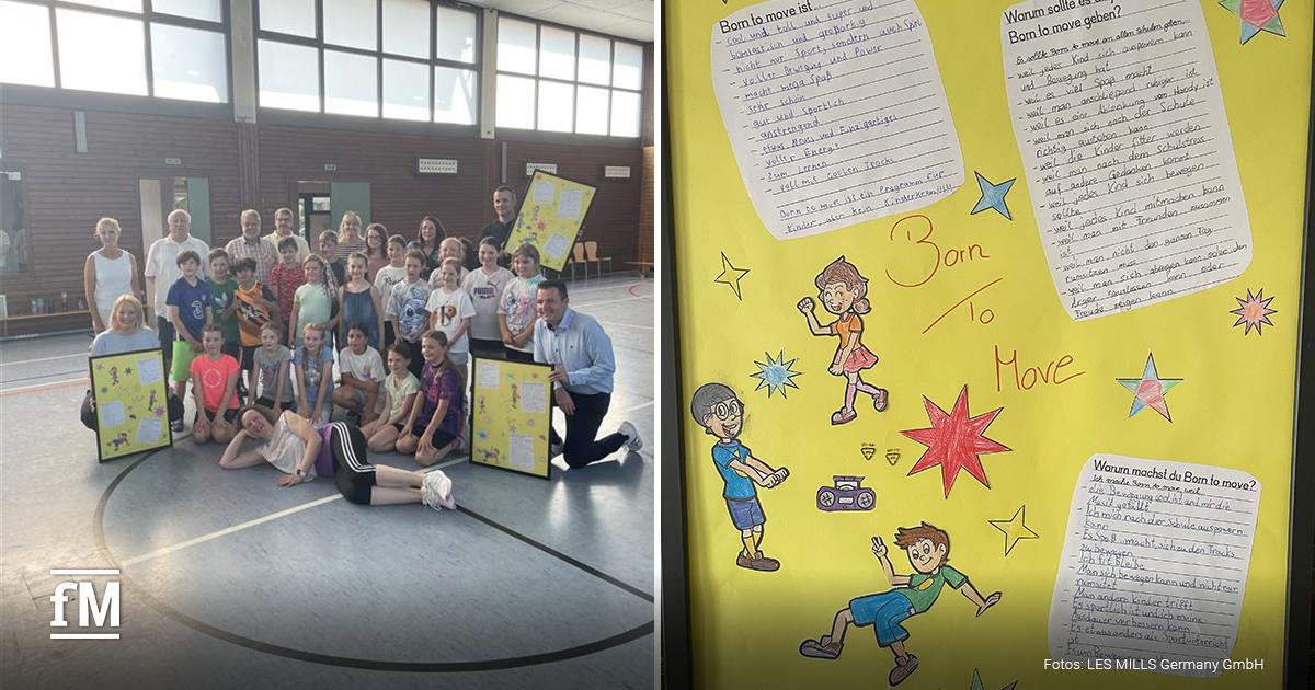 Zweigeteiltes Bild: Links, Gruppe aus Kindern und Erwachsenen in einer Turnhalle, mehrere Kinder halten gelbe Plakate mit Zeichnungen und Texten zum Born-to-Move-Programm, einige Kinder sitzen oder knien vorn, eine Lehrerin liegt lachend auf dem Boden.