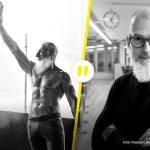 Geteiltes Bild in Schwarzweiß: Links eine Frau und ein älterer Mann geben sich beim Training ein High-Five, eine neongelbe Trennlinie mit Zitatmarkierung und rechts ein Mann mit Brille und weißem Bart (Kieser-COO Patrik Meier), verschränkt die Arme und lächelt in einem Fitnessstudio.