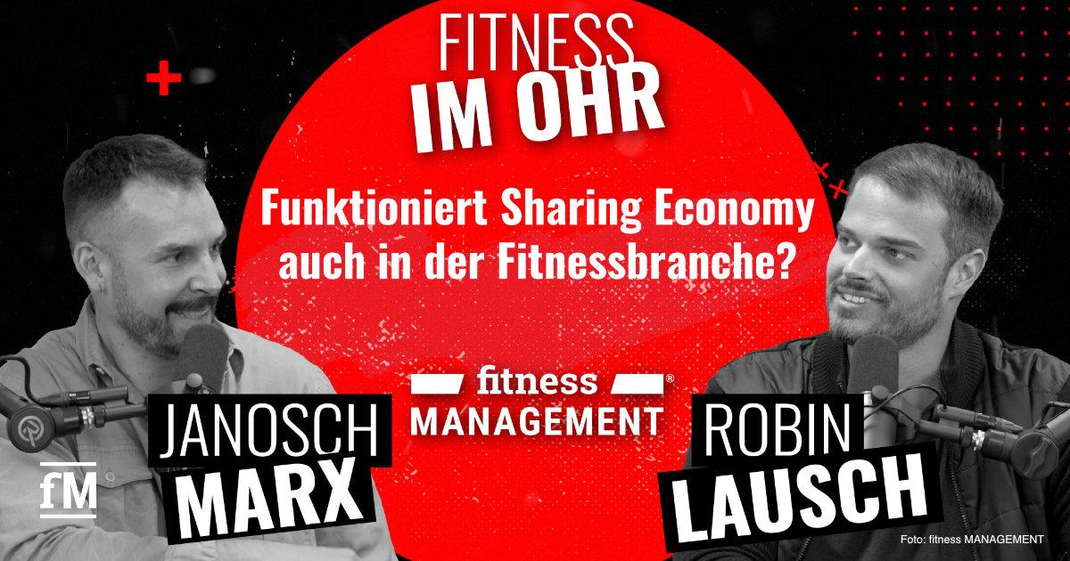 Podcast-Grafik mit Janosch Marx und Robin Lausch an Mikrofonen vor einem schwarzen Hintergrund. In der Mitte ein roter Kreis mit dem Titel der Podcastfolge und 'Fitness im Ohr' in weißer Schrift.