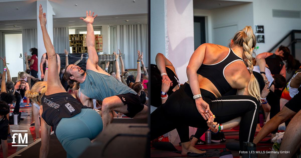 Gruppe in Fitnesskleidung dreht Körper seitlich in Yoga-Pose