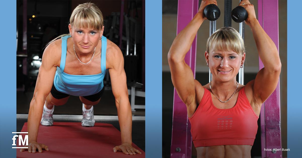 Zwei Fotos einer sportlichen Frau beim Fitnesstraining: links Liegestützposition, rechts Übung an einem Gerät mit Gewichten.