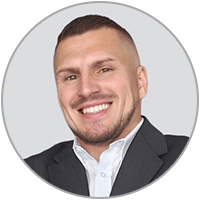 Porträtfoto von Robert Kolanko in rundem Kreis mit grauem Rand