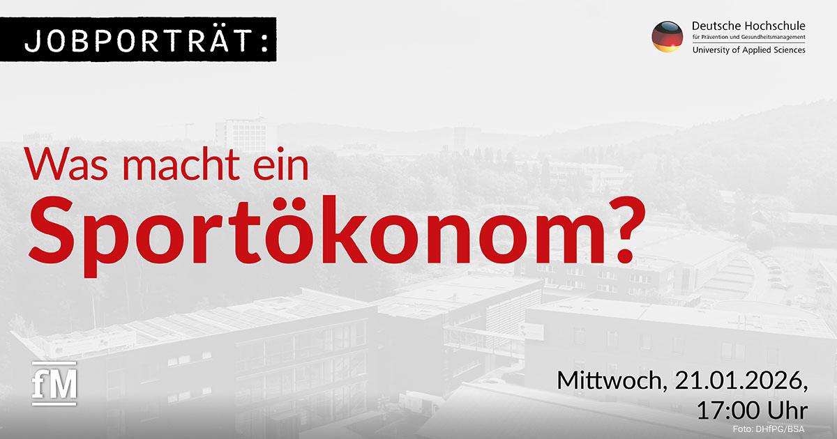 DHfPG-Webinar 'Jobporträt: Was macht ein Sportökonom?' Grafik mit der Überschrift „Jobporträt: Was macht ein Sportökonom?“ Auf der rechten Seite ist das Logo der Deutschen Hochschule für Prävention und Gesundheitsmanagement (DHfPG) zu sehen. Im Hintergrund erkennt man eine leicht verblasste Luftaufnahme des DHfPG-Campus.