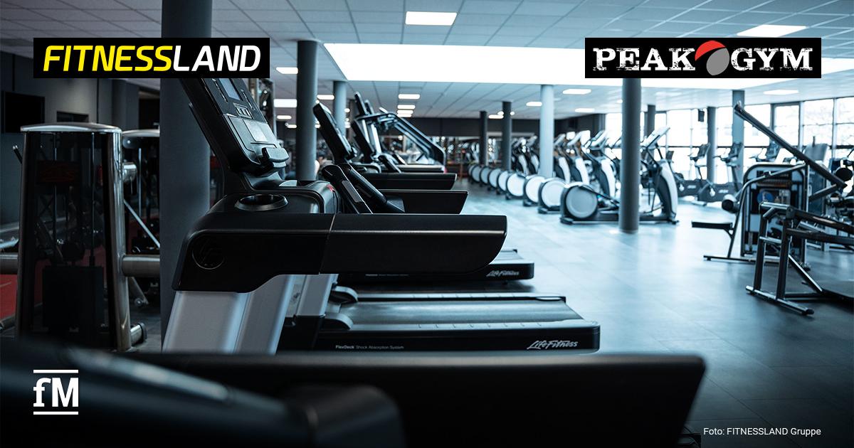 FITNESSLAND-Gruppe übernimmt Peak Gym Reihe von Laufbändern und Cardiogeräten in einem hellen Fitnessstudio mit Säulen und großen Fensterflächen.