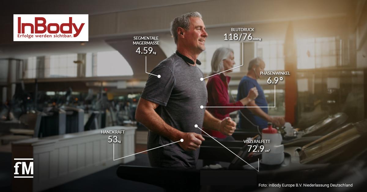 InBody Gesundheitsökosystem: Longevity messbar machen Eine Trainingssituation im Fitnessstudio, bei der Gesundheitsparameter wie Blutdruck, Muskelmasse, Handkraft und Körperfett visuell eingeblendet werden