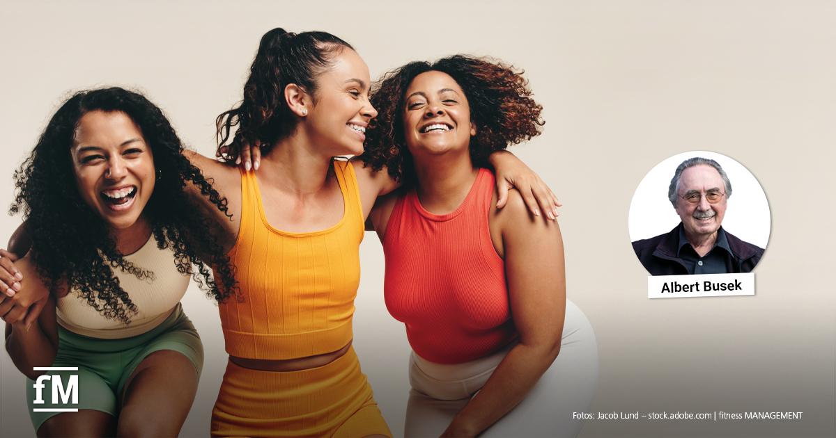 Drei sportlich gekleidete Frauen, die eng beieinander stehen, sich umarmen und lachen. Rechts das Autorenbild von Albert Busek, einem Herren mit grauen Haaren und Brille.