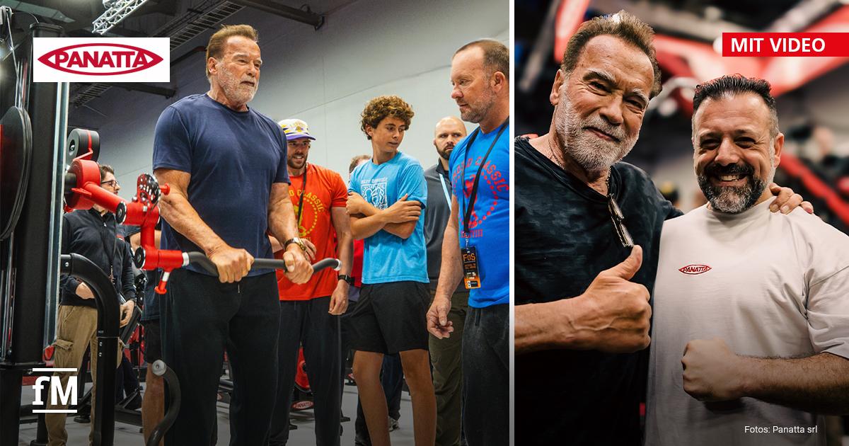 Arnold Schwarzenegger Workout mit Panatta Zweigeteilte Collage auf einer Fitnessmesse: Links demonstriert ein älterer, kräftiger Mann im dunklen T‑Shirt an einer roten Kraftmaschine eine Übung, umringt von mehreren Zuschauern; rechts posiert derselbe Mann lächelnd mit einem bärtigen Mann im weißen Shirt. Oben links das Panatta-Logo, oben rechts der Hinweis „MIT VIDEO“