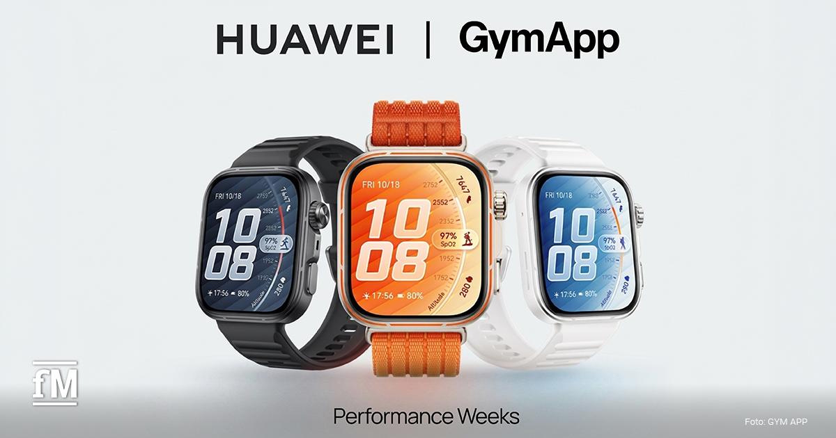 Huawei Gym App Oben mittig stehen die Logos Huawei und Gym App, getrennt durch einen senkrechten Strich. Im Vordergrund stehen drei Smartwatches mit schwarzem, orangefarbenem und weißem Armband nebeneinander. Auf den Displays stehen unter anderem FRI 10/18, 10:08, 97% SpO2, 17:56, 80% und Altitude. Unten mittig steht Performance Weeks