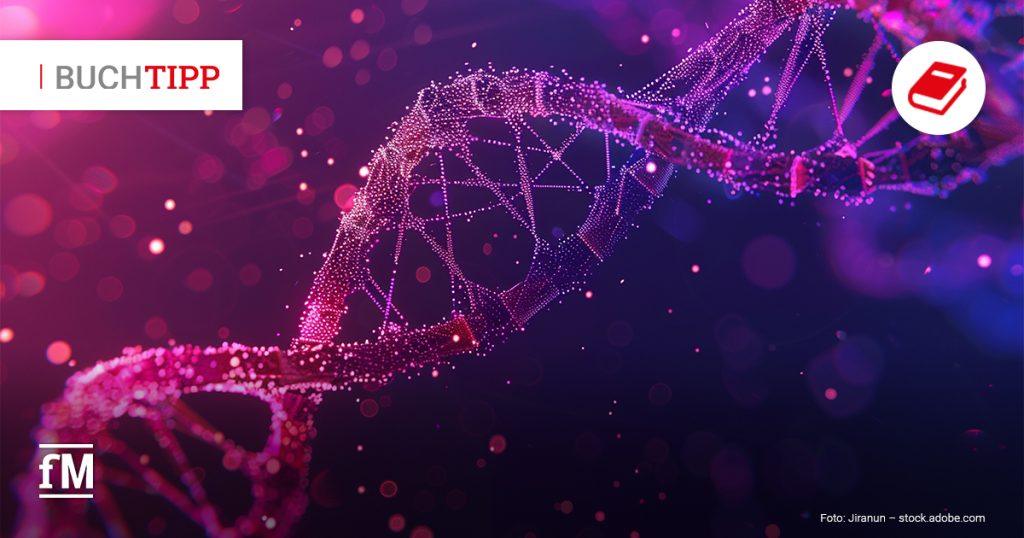 Nahaufnahme einer stilisierten DNA-Doppelhelix aus leuchtenden pinken und violetten Partikeln. Die Helix verläuft diagonal von links unten nach rechts oben vor dunkelviolettem Hintergrund. Im Vordergrund und Hintergrund sind unscharfe Lichtpunkte sichtbar.