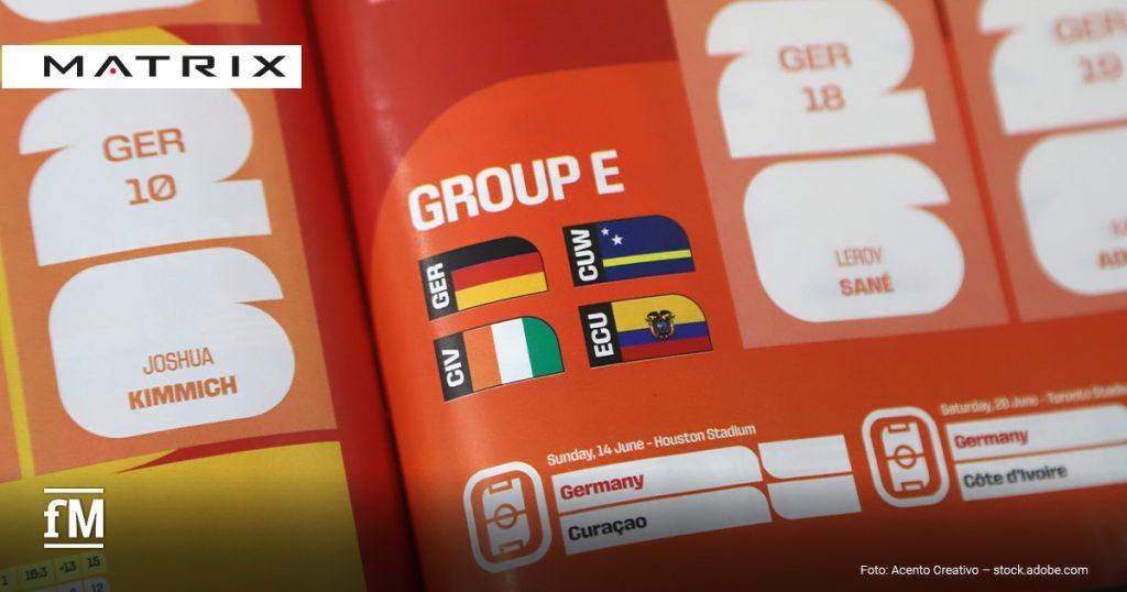 Links oben ein weißes Rechteck mit dem Logo von MATRIX, links unten das Logo der fM. In der Mitte einer roten Heftseite steht GROUP E mit Flaggen und Kürzeln GER, CUW, CIV und ECU. Unten sind Sunday, 14/June - Houston Stadium, Germany, Curaçao, Saturday, 20 June - Toronto Stadium, Germany, Côte d'Ivoire und die Bildquelle lesbar.
