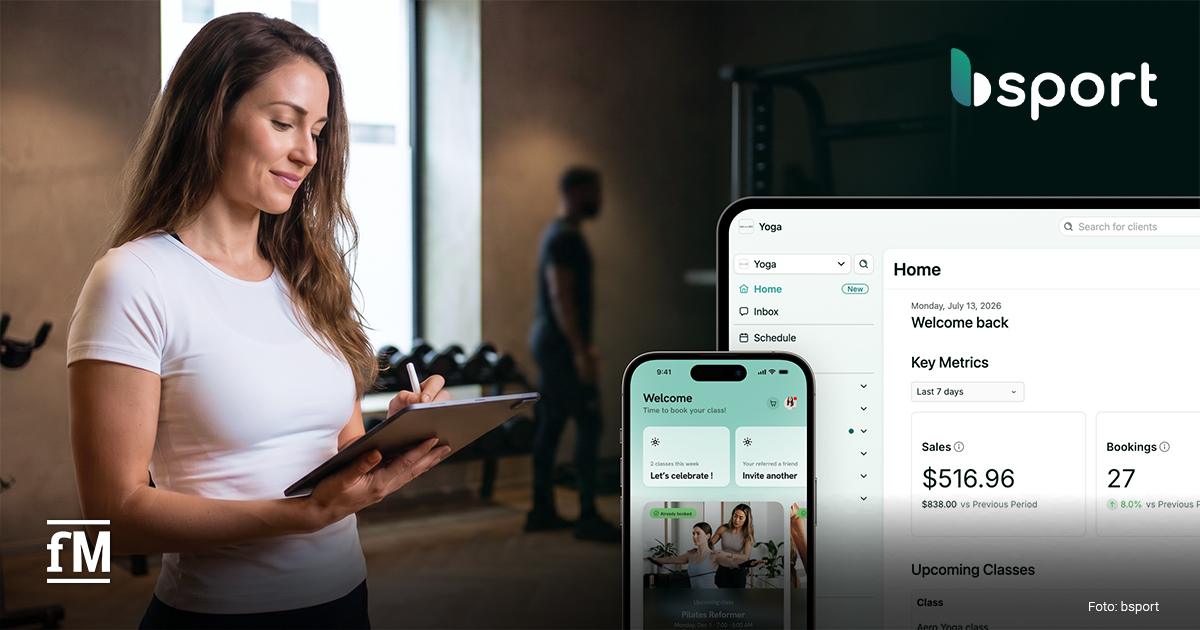 bsport-Software Frau mit Tablet vor Darstellung der bsport-Software auf Smartphone und Desktop.