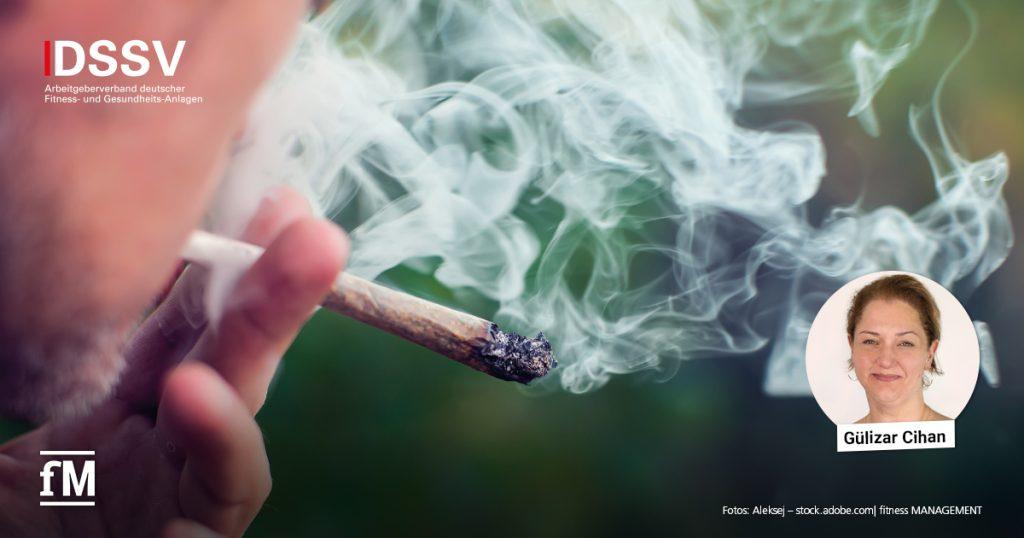 Mann raucht Cannabis, daneben das DSSV-Logo und ein Porträt von Gulizar Cihan.