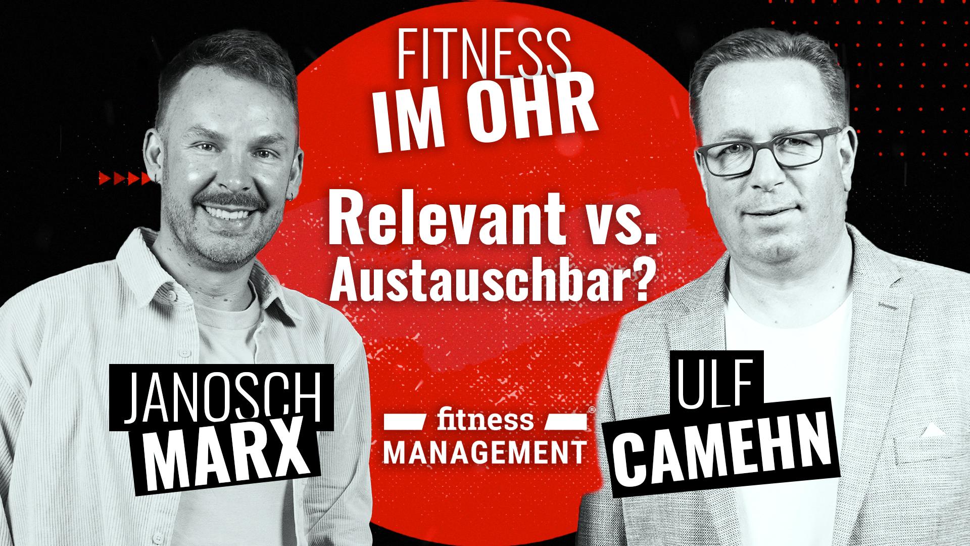 Fitness im Ohr „Relevant vs. Austauschbar?“ Roter Kreis mit Text „Fitness im Ohr Politik x Fitness“, darunter Logo „fitness MANAGEMENT“, Namen „Janosch Marx“ links und „Ulf Camehn“ rechts, zu den Namen sind die Fotos der Männer abgebildet.