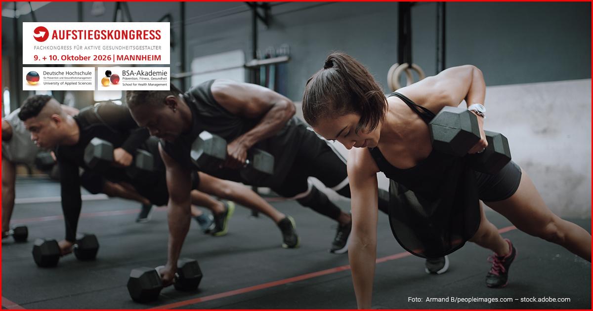 Aufstiegskongress 2026 Gesprächsrunde: Create your own Identity Drei Personen trainieren mit Kurzhanteln in einem Fitnessstudio.