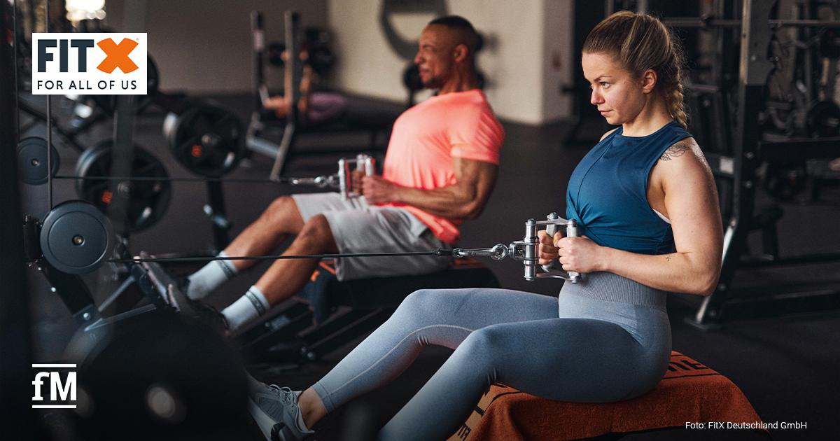FitX Eröffnung Leverkusen Freihantelbereich mit Trainingsgeräten im neuen FitX-Studio in Leverkusen-Wiesdorf