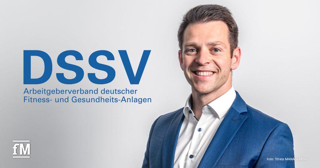 Porträt von Philipp Hartewig, daneben das Logo des DSSV e. V.