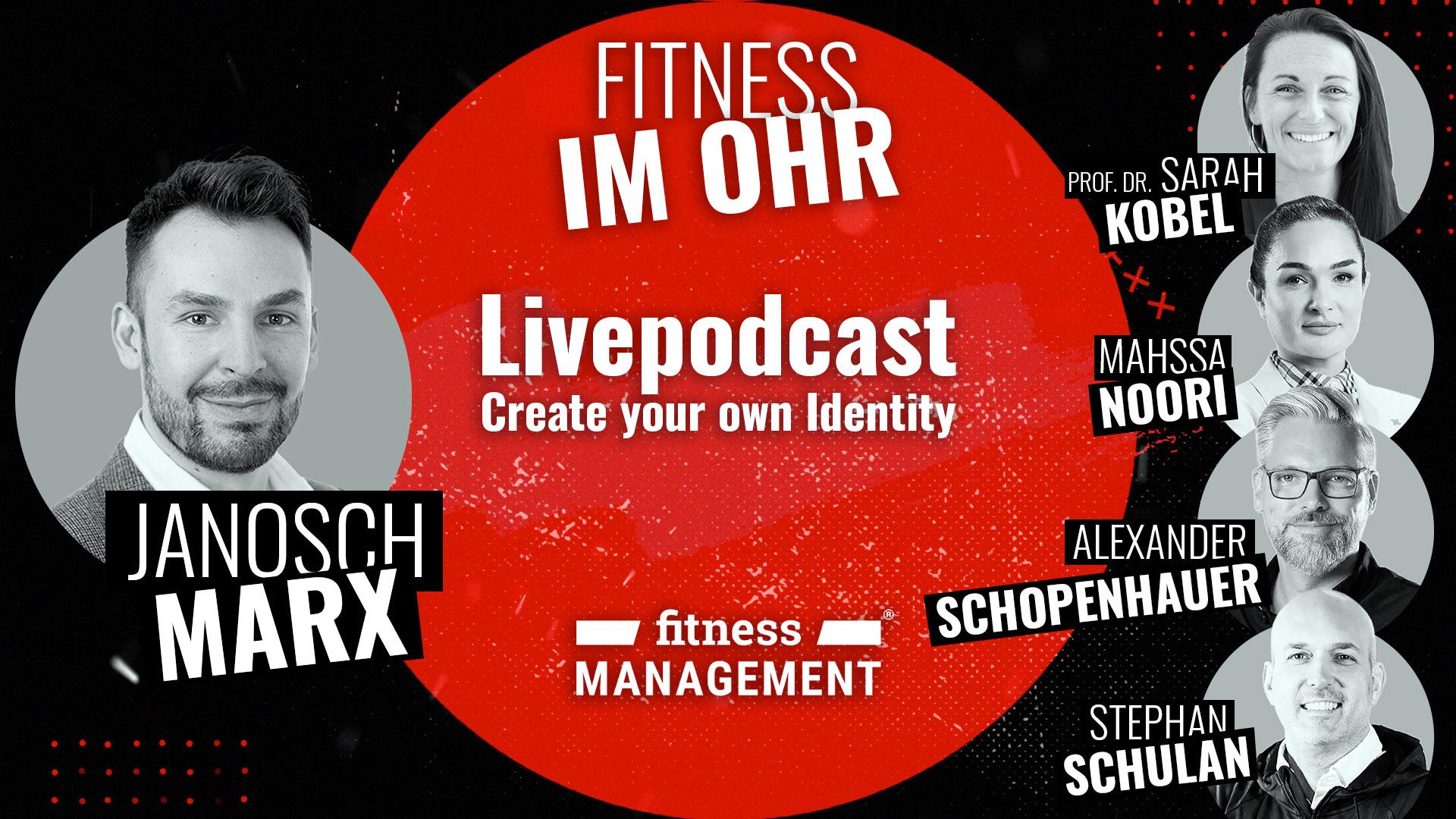 Fitness im Ohr: Create your own Identity – so setzt man Forschungsergebnisse um! Titelbild des Podcasts Fitness im Ohr von fitness MANAGEMENT mit dem Schriftzug „Livepodcast – Create your own Identity“ auf rotem Kreis. Links ist ein Porträt von Host Janosch Marx zu sehen, rechts runde Porträts von Prof. Dr. Sarah Kobel, Mahssa Noori, Alexander Schopenhauer und Stephan Schulan.