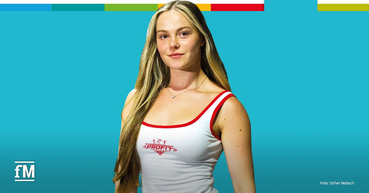 Ester Helbach im Personenporträt Junge Frau mit blonden Haaren in Sportkleidung.