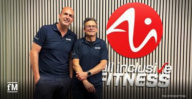 Stephan Schulan und Jobst Müller-Trimbusch vor dem Logo von all inclusive Fitness