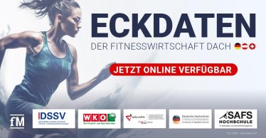 Sportliche Frau im Lauf-Outfit vor hellem Hintergrund mit Text 'Eckdaten der Fitnesswirtschaft DACH – Jetzt online verfügbar' und Logos von DSSV, WKO, swiss active, DHfPG und SAFS Hochschule.