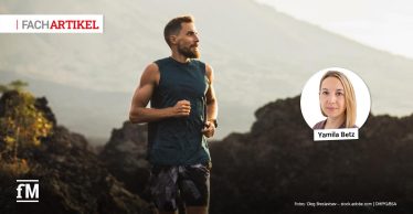 Im Vordergrund läuft ein sportlich gekleideter Mann auf einem schmalen Weg in bergiger Landschaft von links nach rechts, Arme angewinkelt, rechts eingeblendet ein rundes Porträt einer Frau mit hellem Hintergrund und dem Namen Yamila Betz.