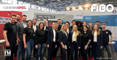Das Team von DSSV, fM, DHfPG und BSA-Akademie auf der FIBO in Köln: Jetzt Chance nutzen und Tickets bei der FIBO-Verlosung gewinnen
