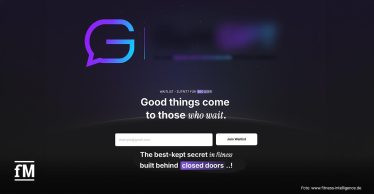 Dunkler Hintergrund mit stilisiertem Logo links oben. Mittig der Text „WAITLIST – ZUTRITT FÜR 500 USER“, darunter die Überschrift „Good things come to those who wait.“ Im unteren Bereich ein E-Mail-Eingabefeld, ein Button „Join Waitlist“ und der Text „The best-kept secret in fitness built behind closed doors ..!“.