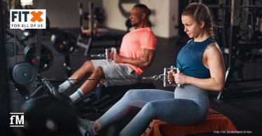 Freihantelbereich mit Trainingsgeräten im neuen FitX-Studio in Leverkusen-Wiesdorf
